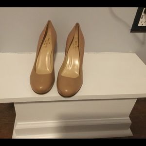 kate spade new york
leslie lucite-heel pump